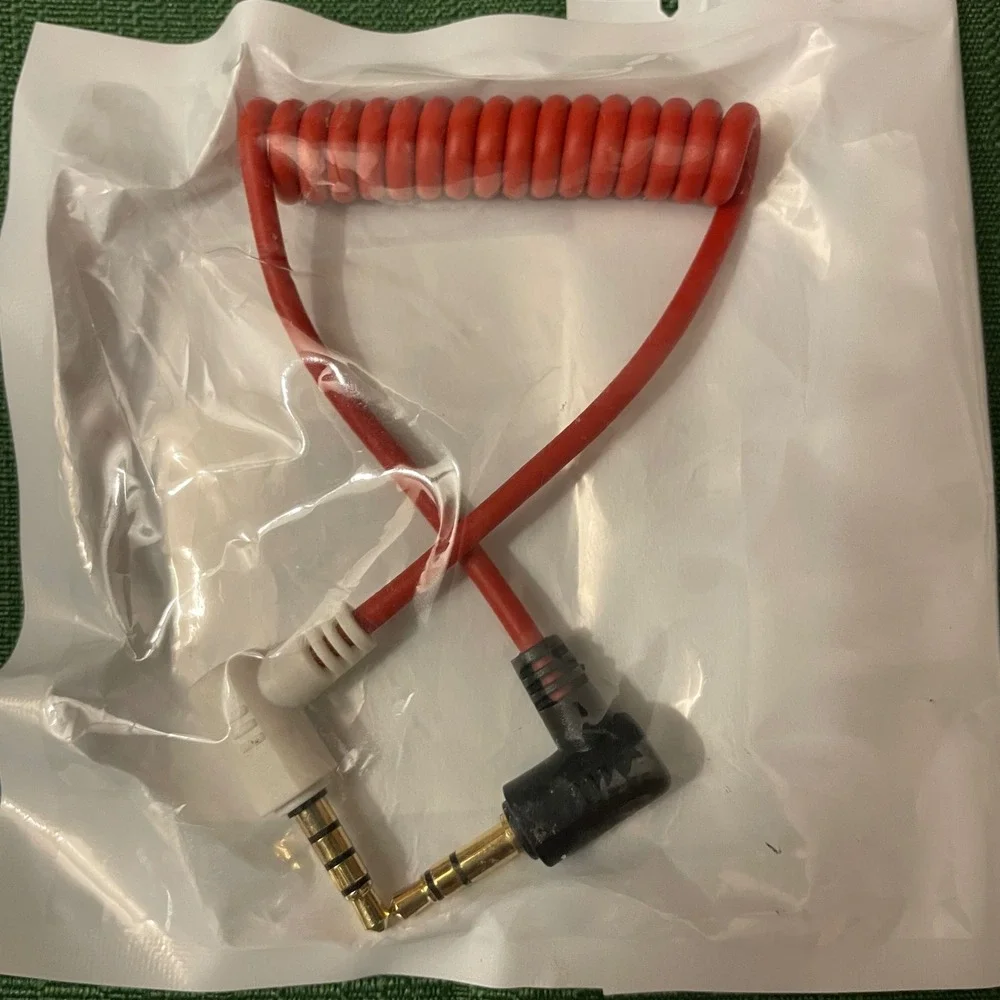 YENOVO TRS to TRRS 3.5mm Coiled Patch Cable for External Microphones Red